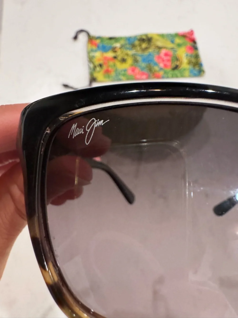 Maui Jim Women's Black to Brown Gradient Frame Sunglasses with Case & Pouch - Picture 3 of 12